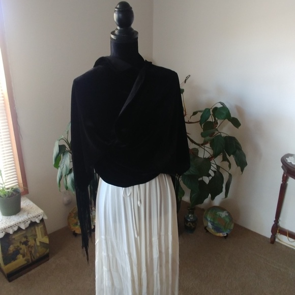 Velvet (Faux) Shawl - Picture 2 of 7